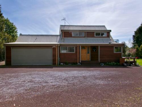 Riverstone House - Turangi Holiday Home