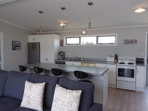 Relaxing On Reel - Waihi Beach Holiday Home