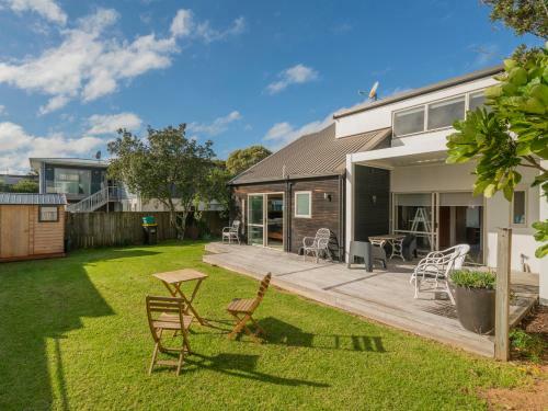 By The Beach - Whangamata Holiday Home