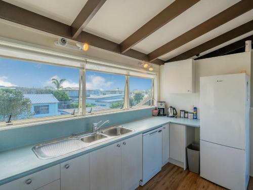 By The Beach - Whangamata Holiday Home