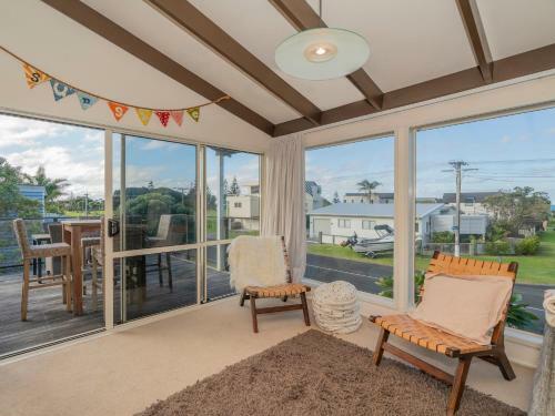 By The Beach - Whangamata Holiday Home