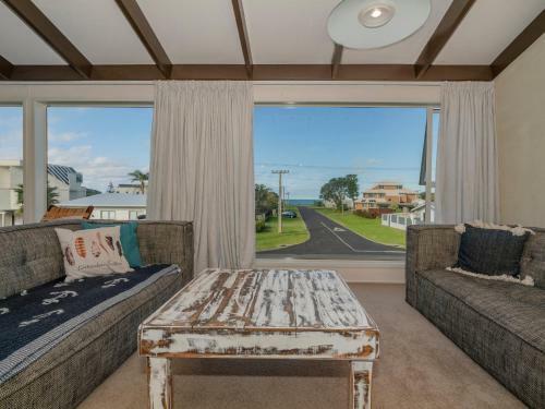 By The Beach - Whangamata Holiday Home