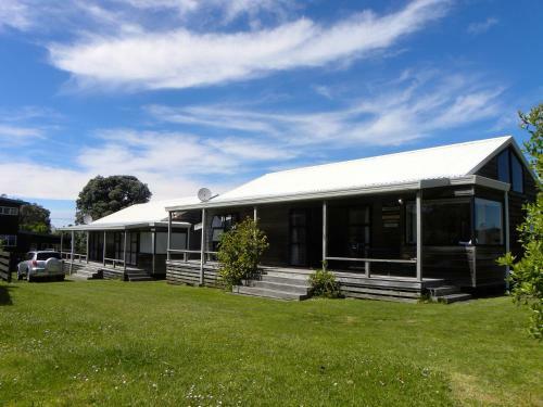 Fun At Wharekaho - Simpsons Beach Holiday Home