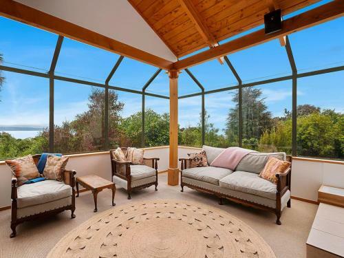 Awanui Lodge - Whakamoenga Point Holiday Home