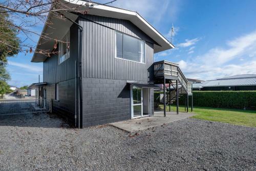 Lakeview Oasis - Rainbow Point Holiday Home
