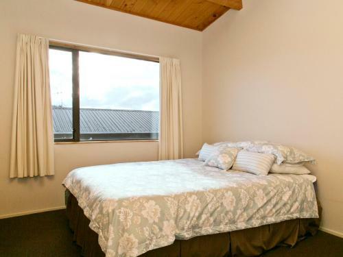 Whakaipo Views - Taupo Holiday Home