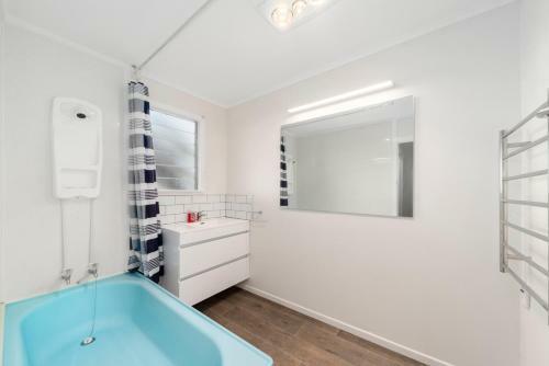 Wander To Wakeman - Acacia Bay Downstairs Holiday Unit