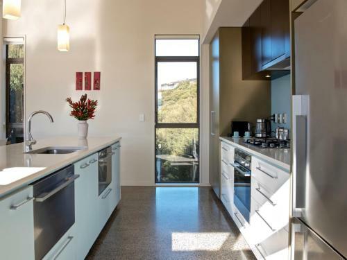 Kotare Point Paradise - Akaroa Holiday Home