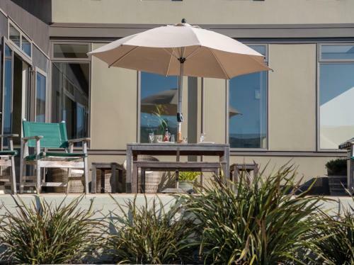 Kotare Point Paradise - Akaroa Holiday Home