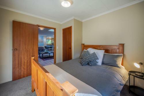 Woodills Wonderland - Akaroa Holiday Home
