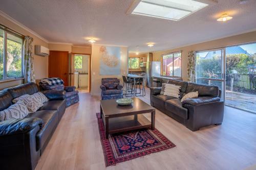 Woodills Wonderland - Akaroa Holiday Home