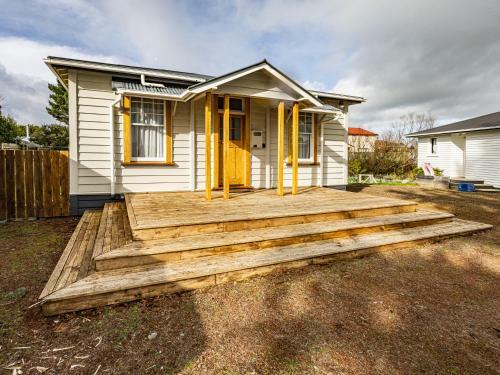 Old Railway Cottage - Ohakune Holiday Home