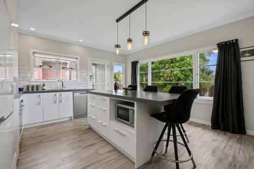 Figtree Bungalow - Rotorua Holiday Home