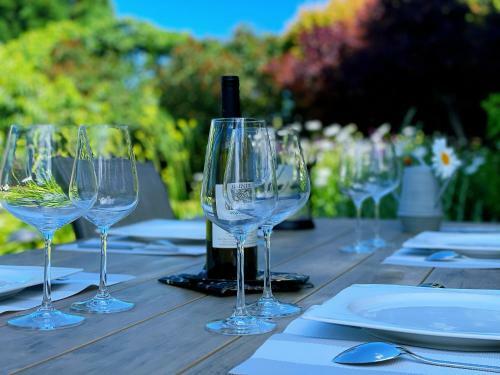 Villa With Amazing Garden And Comfortable Rooms
