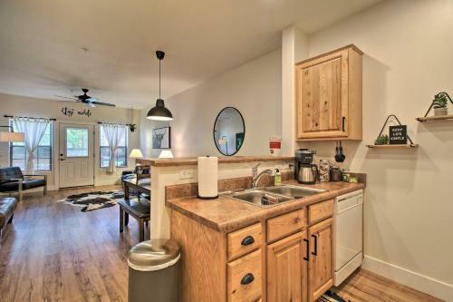 Apartamento Rustic-chic Overgaard Condo With Fishing Pond!