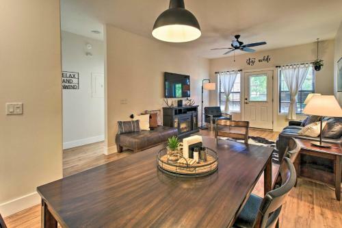 Apartamento Rustic-chic Overgaard Condo With Fishing Pond!