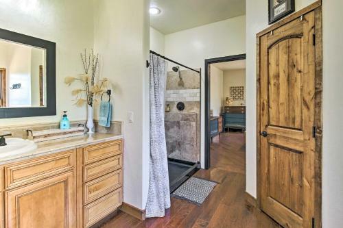 Evolve Spacious Bohemian Cabin 9 Miles To Lake!
