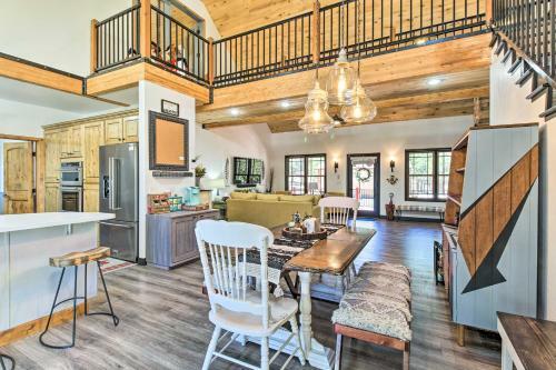 Evolve Spacious Bohemian Cabin 9 Miles To Lake!