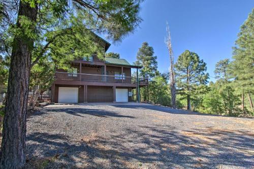 Modern Show Low Retreat With Deck And Mtn Views!