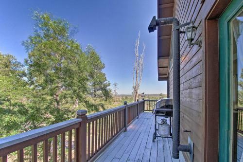 Modern Show Low Retreat With Deck And Mtn Views!