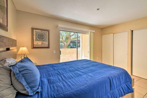 Apartamento Surprise Condo With Patio, 3 Mi To Downtown!