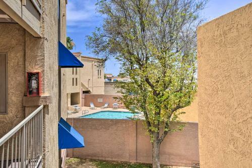 Apartamento Surprise Condo With Patio, 3 Mi To Downtown!