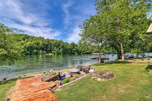 Cotter Home With Direct Access To White River!