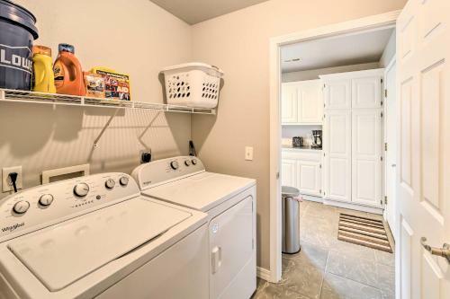 Convenient Centerton Retreat With Deck And Yard!