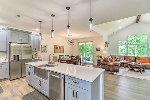River-view Flippin Escape With Fire Pit And Grill