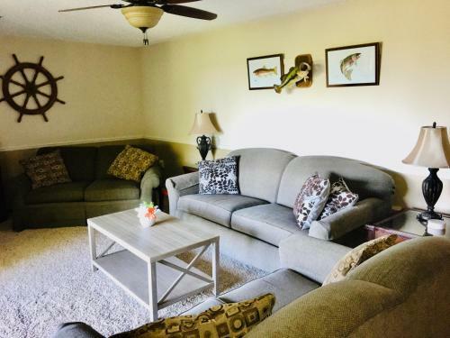 Greers Ferry Lake View Home 4br, 2ba