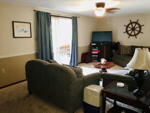 Greers Ferry Lake View Home 4br, 2ba