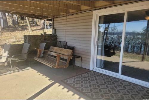 Greers Ferry Lake View Home 4br, 2ba