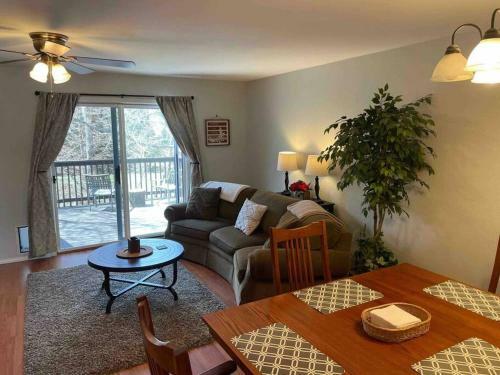 Be Our Guest And Vacay By The Lake!