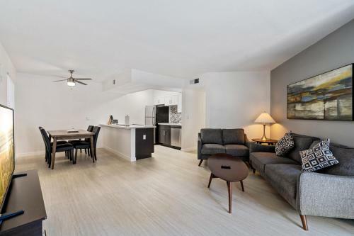 Stay Gia--newly Renovated 2br Apartment--pool