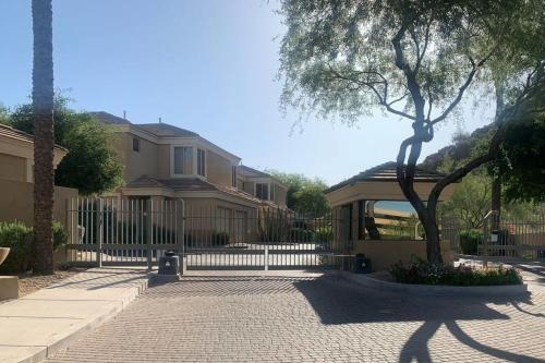 Lovely 2 Bed 2 Bath Condo Near Phoenix Preserve