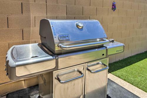 Family-friendly Home About 11 Mi To Dtwn Phoenix!