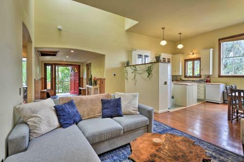 Charming Apartment In Downtown Blue Lake!