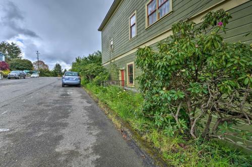 Charming Apartment In Downtown Blue Lake!