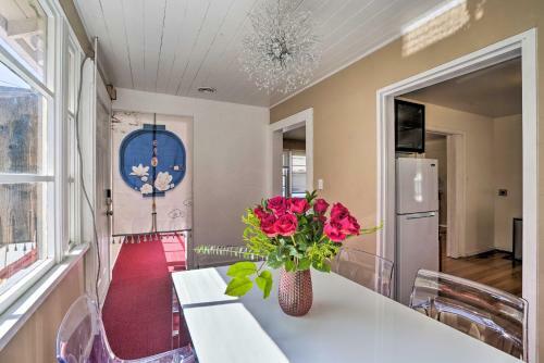 Sun-dappled Retreat With Private Back Deck!