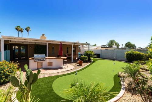 Villa Cactus Bloom! 2 Masters, Pool, Golf, Arcade, And Hot Tub!
