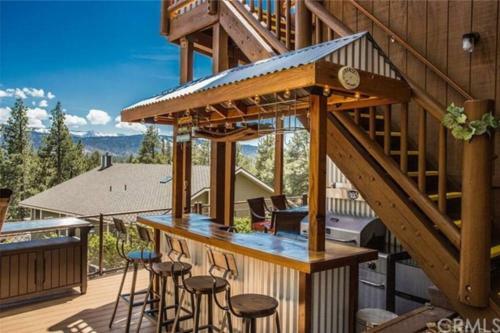 Peaceful Cabin Home With Breathtaking View!