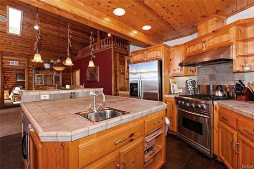 Peaceful Cabin Home With Breathtaking View!