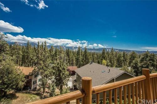 Peaceful Cabin Home With Breathtaking View!