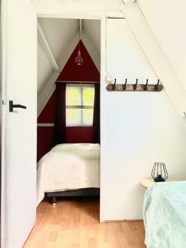 Lichtrijk A- Frame Huisje - Zon-bos-tuin-natuur