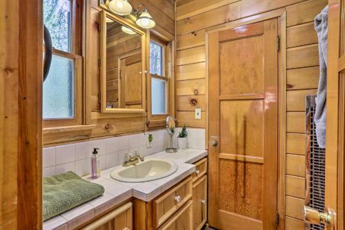 Big Bear Lake Cabin With Grill, 4 Mi To Slopes!