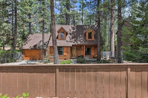 Big Bear Lake Cabin With Grill, 4 Mi To Slopes!