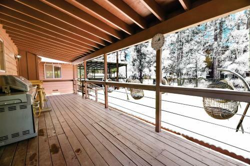 Lakeview Cozy Retreat