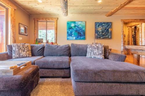 Nena's Nook Moonridge Log Mansion