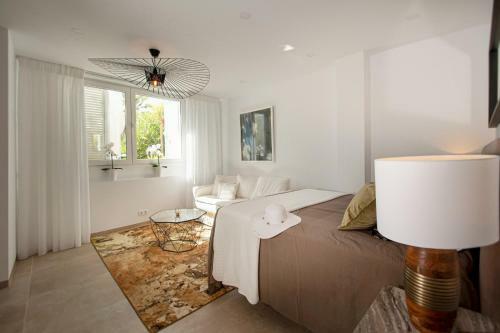 Luxury 5-bed House With Jacuzzi Sea Views Pool