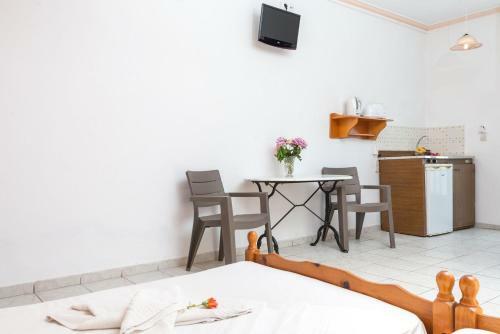 Hostal Athina Apartments